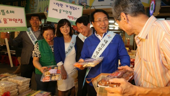 한현택 동구청장, 전통시장 활성화 위한 장보기 행사 ‘앞장’