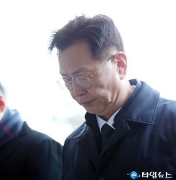 병오년(丙午年) 새해 첫날 대전보훈공원 참배하는 김제선 중구청장